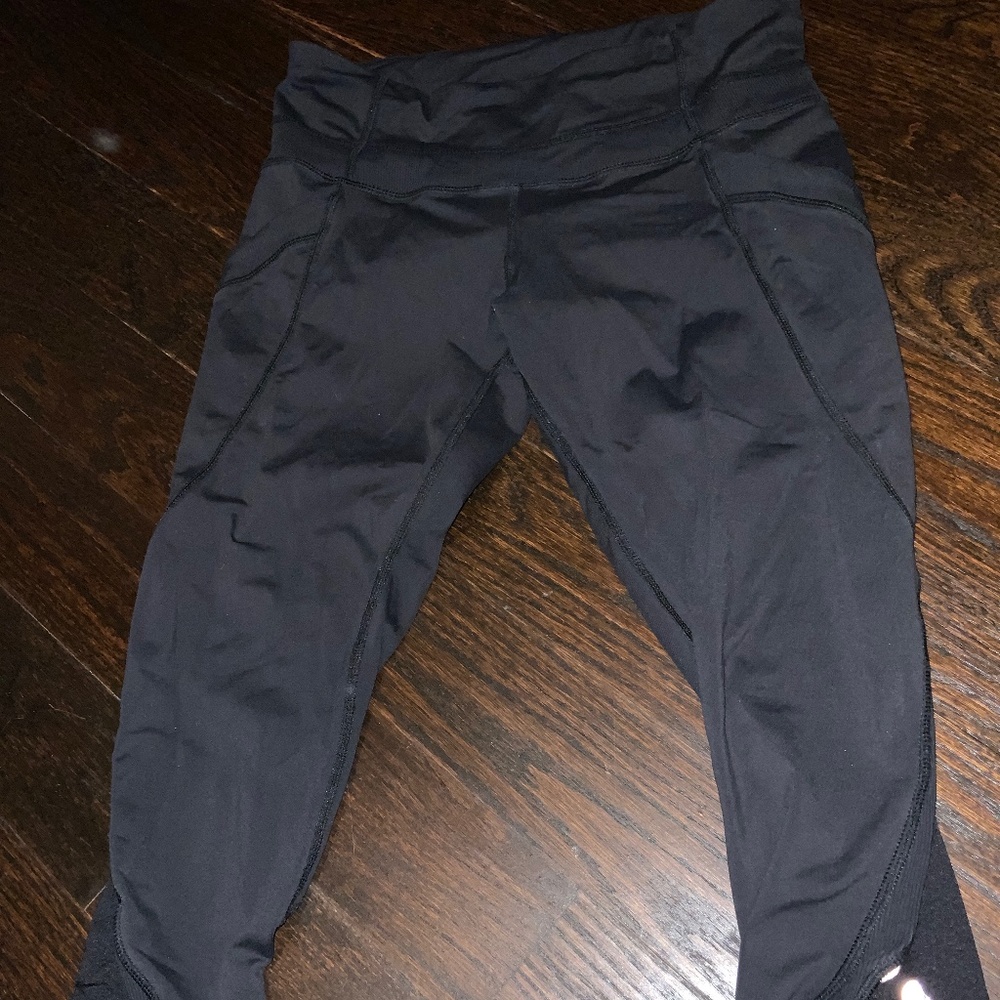 Black lulu cropped leggings